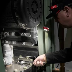 Milwaukee IR HL450 USB-genopladelig pandelampe
