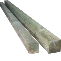 Tømmer høvlede stolper trykimprægneret 70 x 70 mm x 2,4 m
